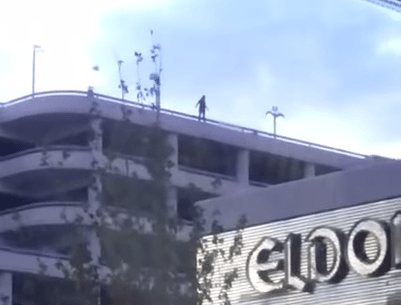 Vrouw pleegt zelfmoord door te springen vanaf garage