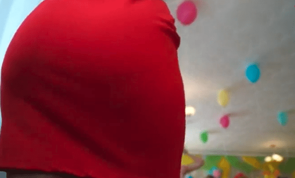 Kinderfeestje is saai. Man neemt iets anders op