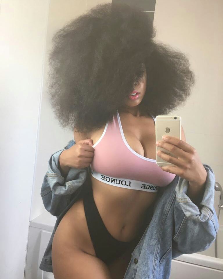 Insta-chick maakt heleboel kiekjes van haar dikke jopen