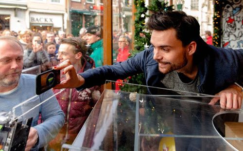 Domien gaat opnieuw het Glazen Huis in