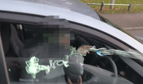 Niet met smartphone achter het stuur!