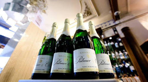 Toestel aan de grond om ruzie over champagne