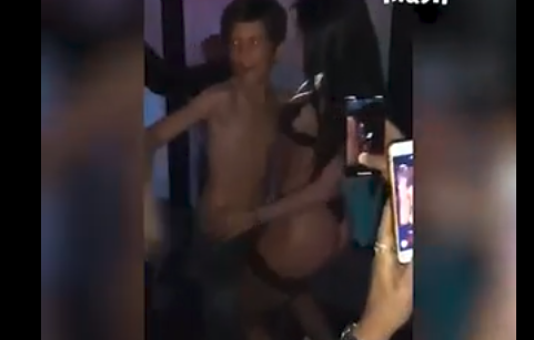 Twaalfjarig jochie krijgt strippers cadeau voor verjaardag