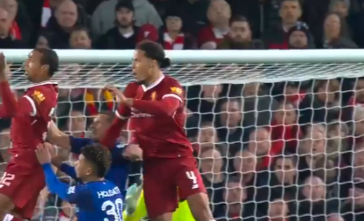 Virgil van Dijk scoort in eerste wedstrijd voor Liverpool.