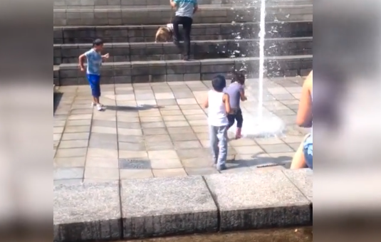 Fontein laat kleuter vliegen