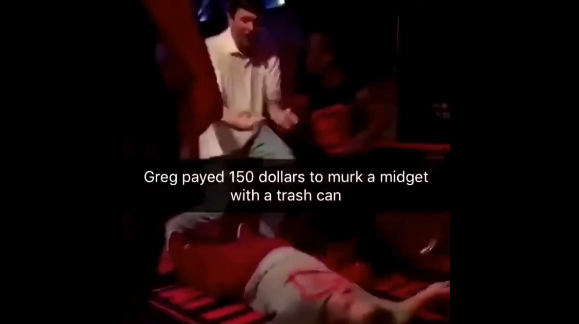 Man betaalt 150 dollar om een dwerg K.O te meppen