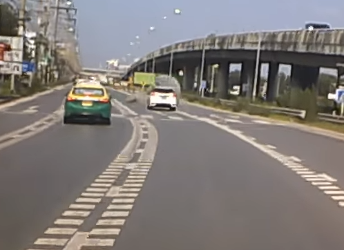 WTF! Een blok beton valt zomaar uit het lucht