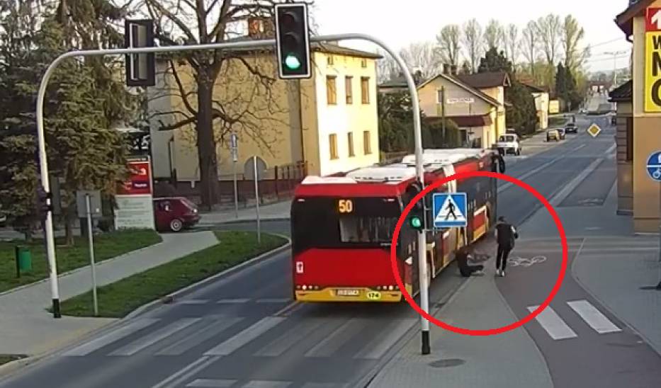 Tiener verloor bijna haar hoofd door haar vriendin!