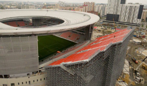 WK-stadion in Rusland heeft tijdelijk extra tribunes op stijgers