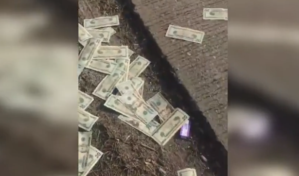 Geldwagen verliest geld