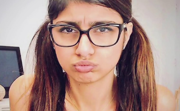 Humor: Spreekbeurt over voormalig pornoster Mia Khalifa