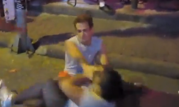 Toerist in Thailand maakt kennis met boze dames