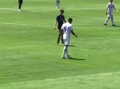 Manchester United speler schiet vogel uit lucht