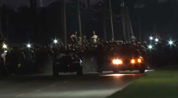 Illegale straatrace met Mustang