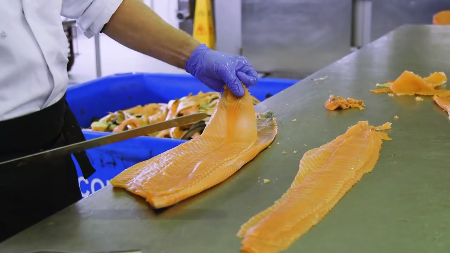 Hoe wordt zalm gerookt