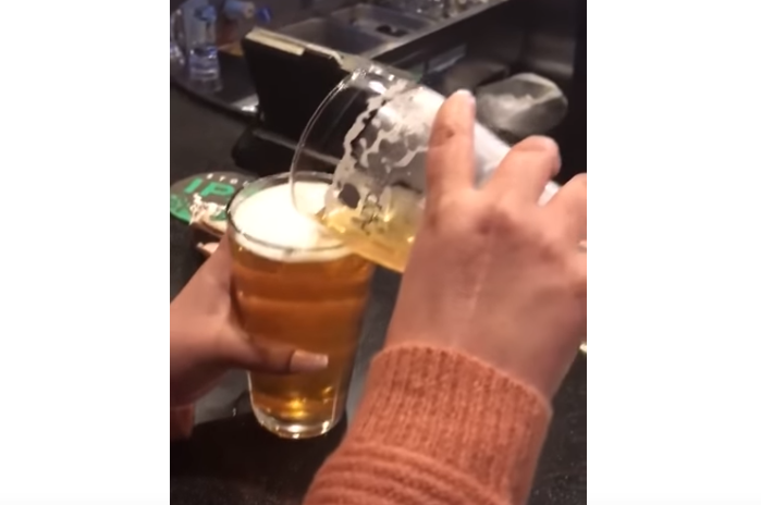 Bieroplichting: Groot biertje past met gemak in klein biertje