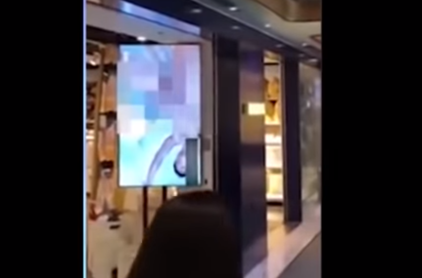 Per ongeluk porno op groot scherm in IKEA