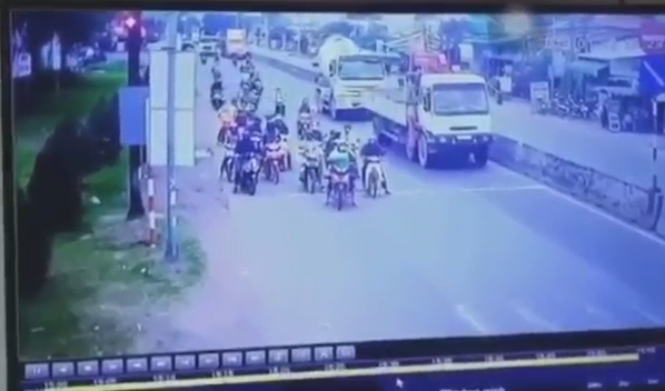 Video: Horrorcrash met vier doden tot gevolg in Vietnam