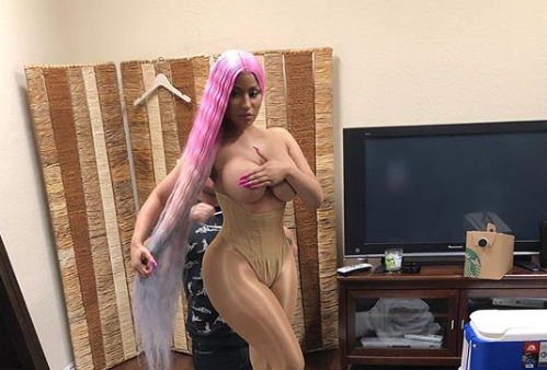 Nicki Minaj zonder BH