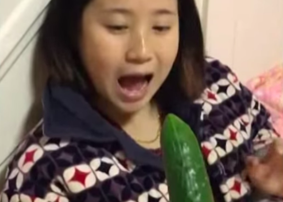 Vriend wil dat zijn vriendin in zijn komkommer bijt