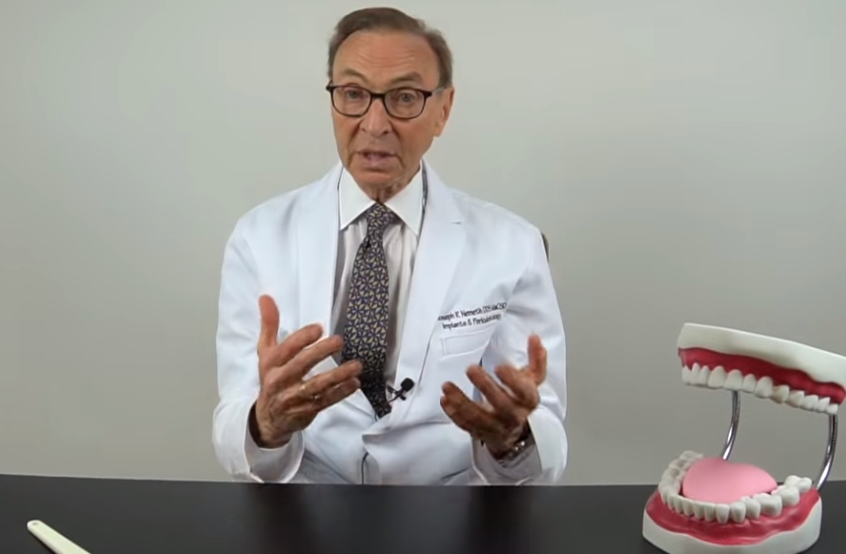 Man poets 20 jaar lang zijn tanden niet, zie hier het resultaat