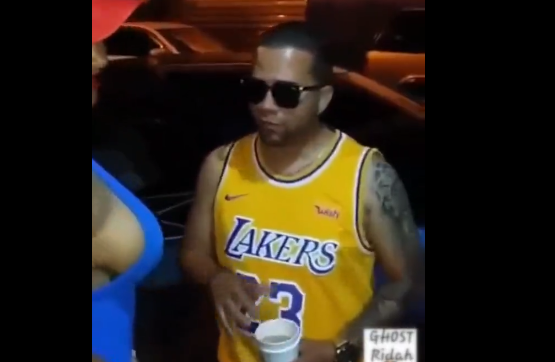 Man mag niet niet flirten met andere vrouw