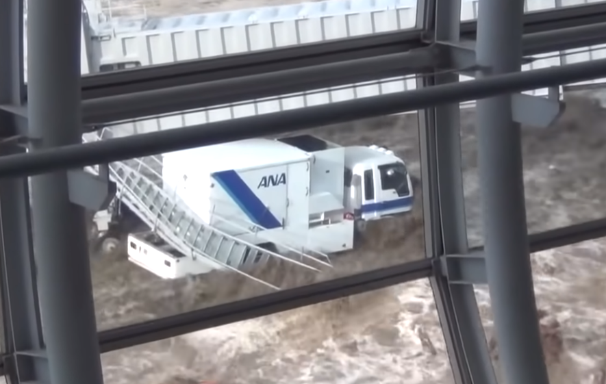 Aardbeving en Tsunami troffen Sendai Airport