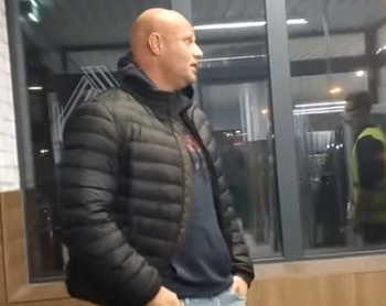 Mondkapjesweigeraar gedraagt als een botte hork