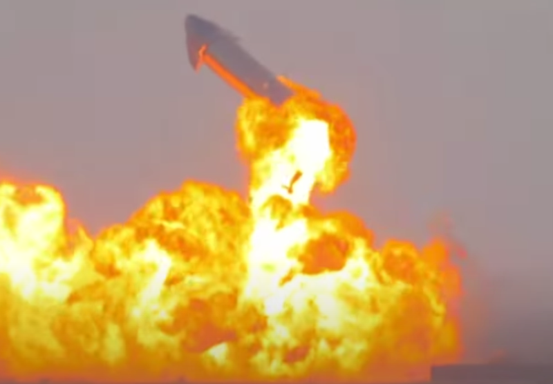 Dikke boem! SpaceX SN10 ontploft na landing