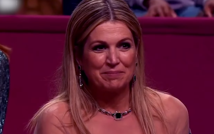 Tino Martin zingt hartstikke vals voor Maxima