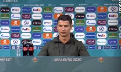 Ronaldo met flesjes coca cola