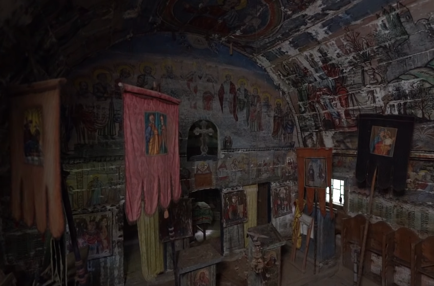 Mooi! Prachtige verlaten kerken in de Roemeense bergen